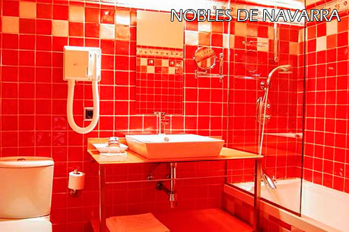 Nobles-de-Navarra-hotel-bathroom