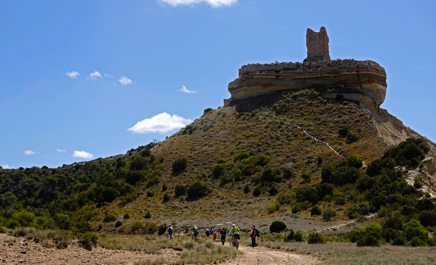 Cyclistes au Château de Peña Flor