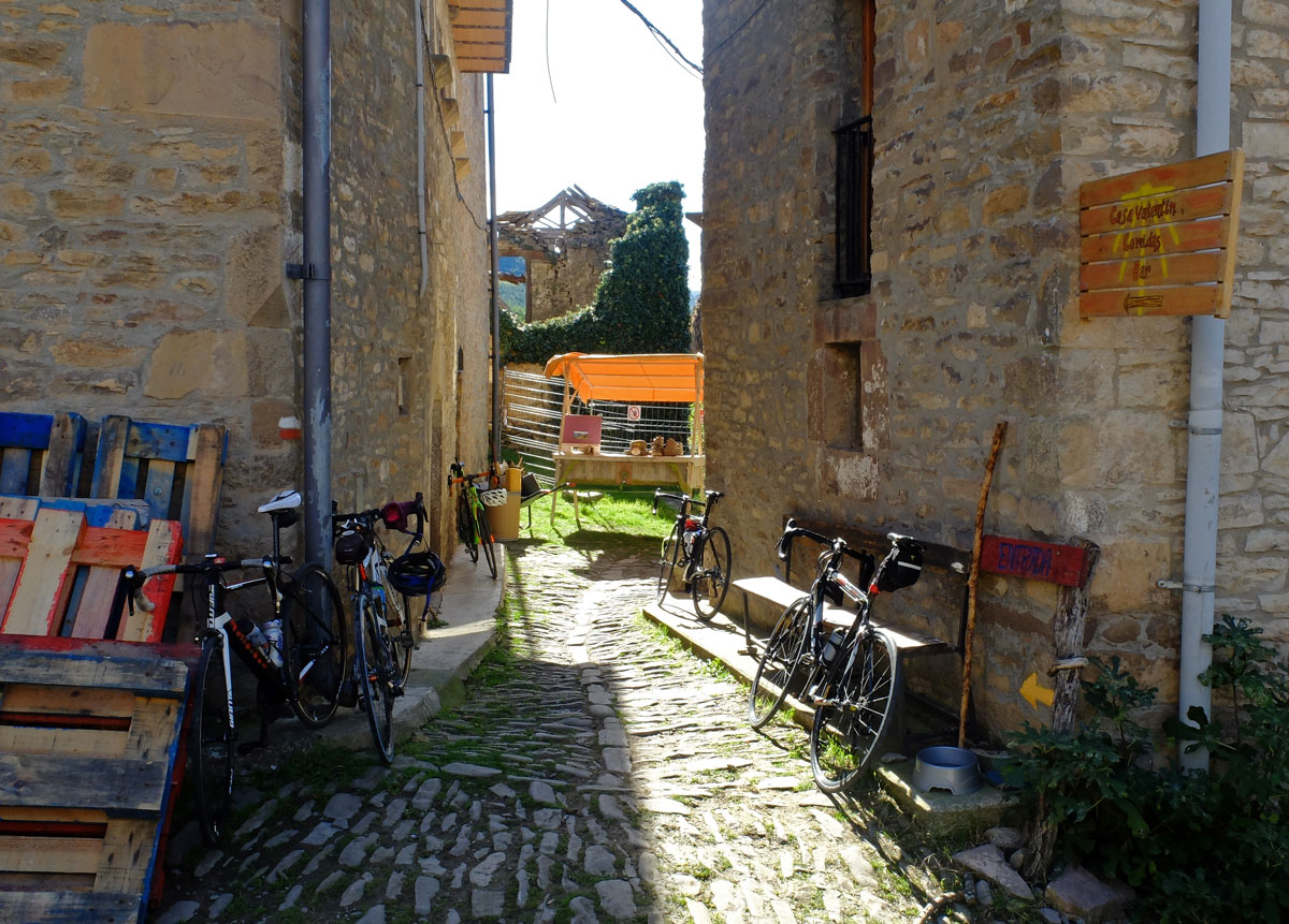 Pamplona-Castillos-del-Reyno-bike-route-Ruesta-Casa-Valentin