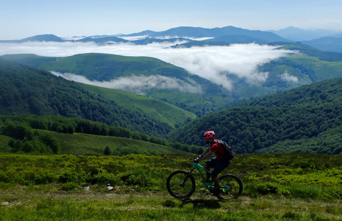 Eremua-Roncesvalles-Irati-bike-route-low-fogs