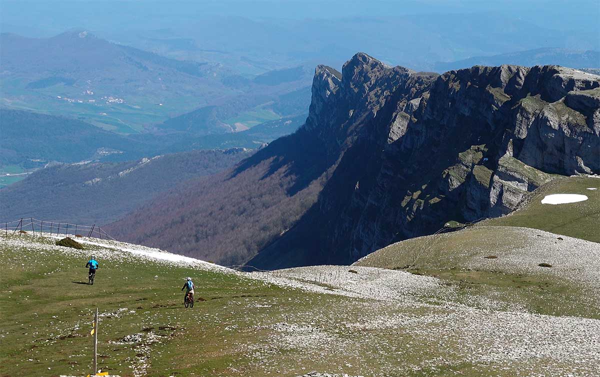 Descenso del Pico Beriain y La Sakana